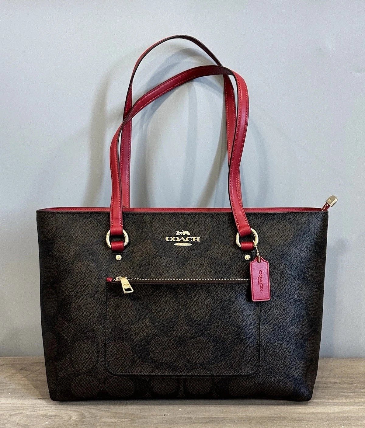 Brand new Coach shoulder bag, crafted from premium canvas and leather, model Station CCD70