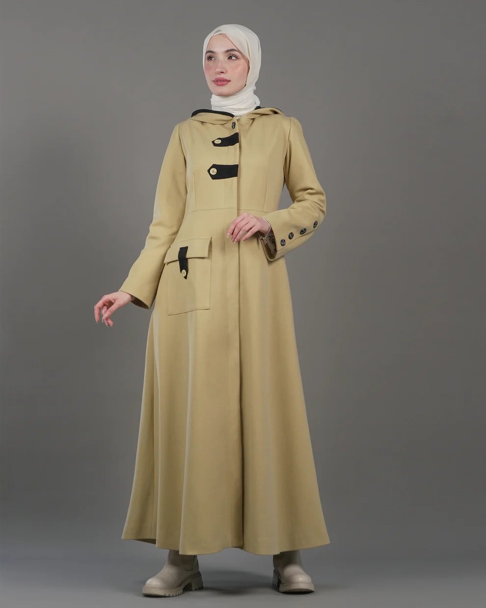 جلباب بقبعة وتصميم عصري أنيق