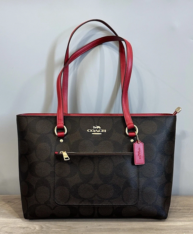 Brand new Coach shoulder bag, crafted from premium canvas and leather, model Station CCD70